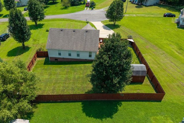 5 Summerfield Dr, Fayetteville, TN 37334