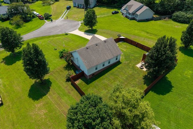 5 Summerfield Dr, Fayetteville, TN 37334