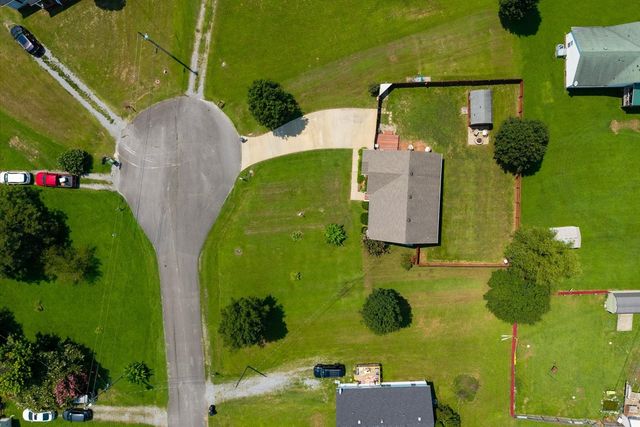 5 Summerfield Dr, Fayetteville, TN 37334