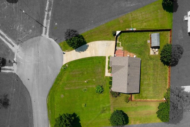 5 Summerfield Dr, Fayetteville, TN 37334