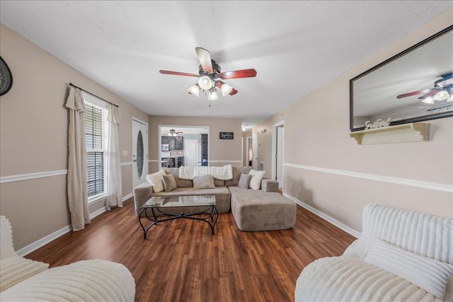 5 Summerfield Dr, Fayetteville, TN 37334
