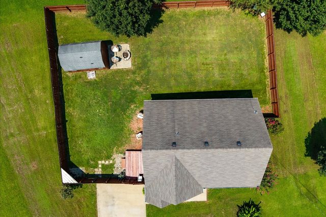 5 Summerfield Dr, Fayetteville, TN 37334