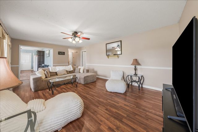 5 Summerfield Dr, Fayetteville, TN 37334