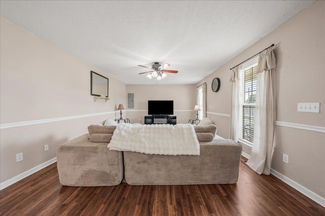 5 Summerfield Dr, Fayetteville, TN 37334