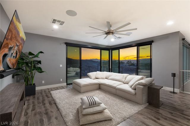 921 Vegas View Drive, Henderson, NV 89052