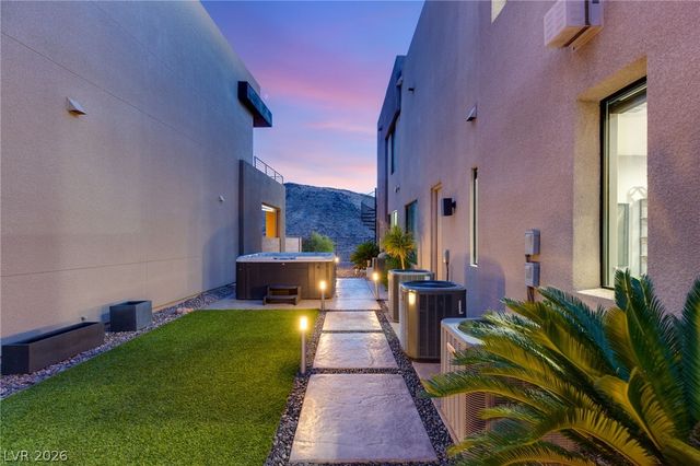 921 Vegas View Drive, Henderson, NV 89052