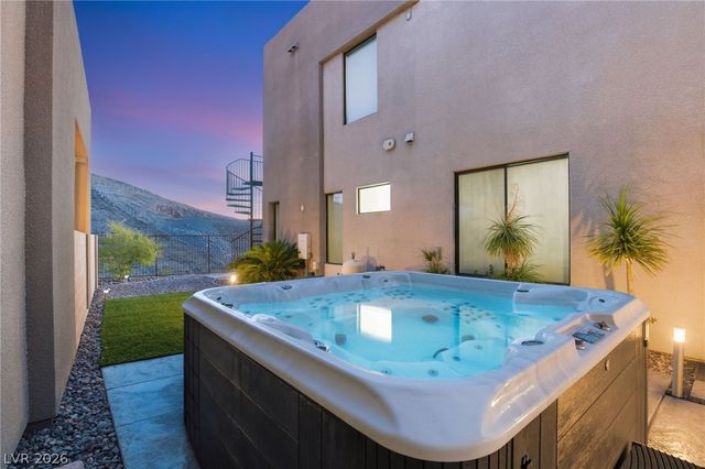 921 Vegas View Drive, Henderson, NV 89052