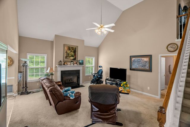 813 Shun Pike, Cottontown, TN 37048