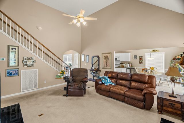 813 Shun Pike, Cottontown, TN 37048