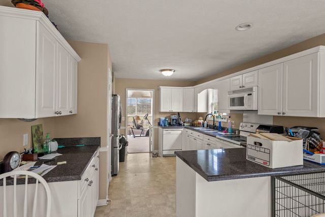 813 Shun Pike, Cottontown, TN 37048