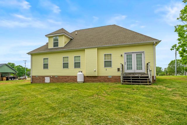 813 Shun Pike, Cottontown, TN 37048