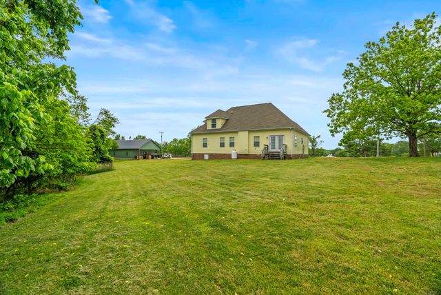 813 Shun Pike, Cottontown, TN 37048