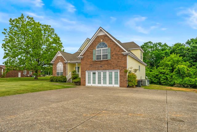 813 Shun Pike, Cottontown, TN 37048