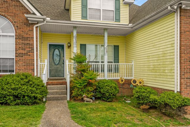 813 Shun Pike, Cottontown, TN 37048