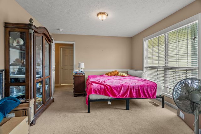 813 Shun Pike, Cottontown, TN 37048