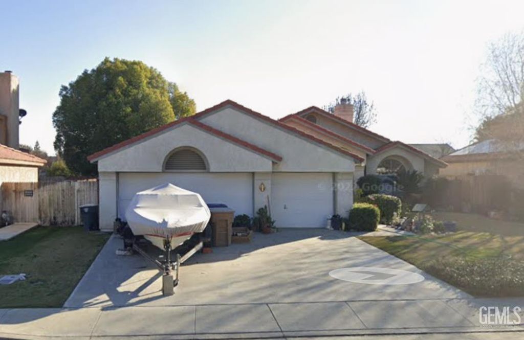 10209 Single Oak Drive, Bakersfield, CA 93311