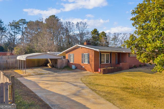72 Cade Street, Hartwell, GA 30643