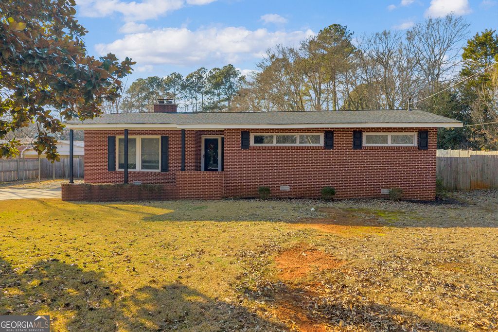 72 Cade Street, Hartwell, GA 30643
