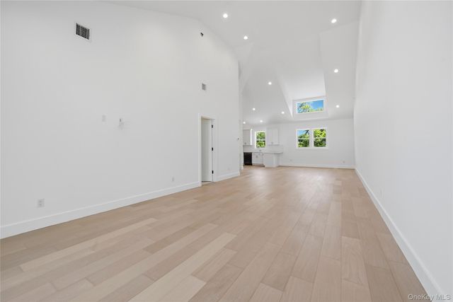 19 Montauk Highway 9, Westhampton, NY 11977