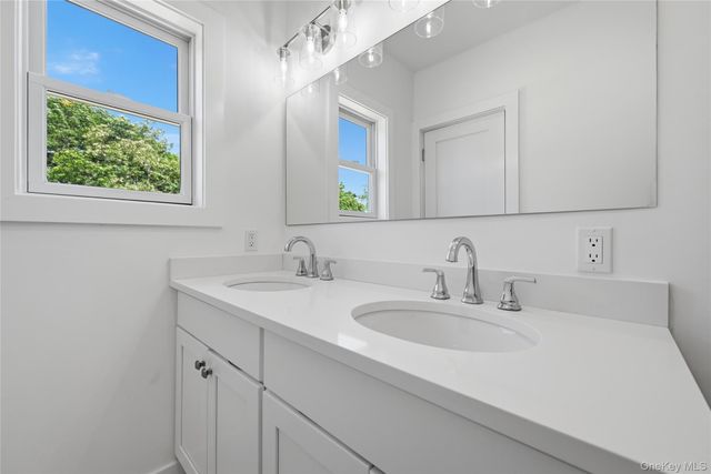 19 Montauk Highway 9, Westhampton, NY 11977