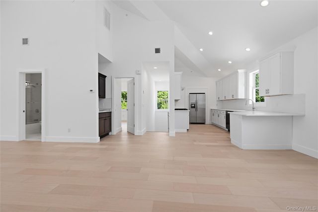 19 Montauk Highway 9, Westhampton, NY 11977