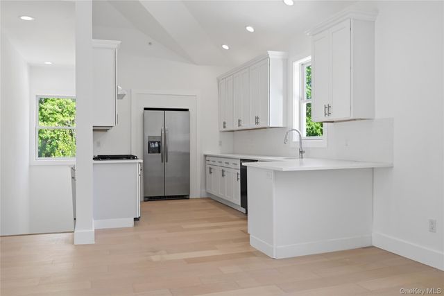 19 Montauk Highway 9, Westhampton, NY 11977