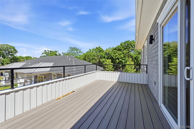 19 Montauk Highway 9, Westhampton, NY 11977