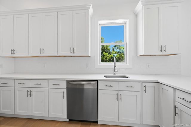 19 Montauk Highway 9, Westhampton, NY 11977