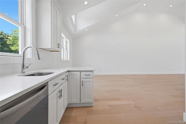 19 Montauk Highway 9, Westhampton, NY 11977
