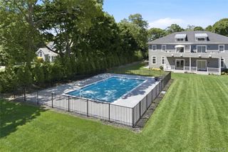19 Montauk Highway 9, Westhampton, NY 11977