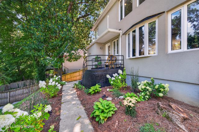 2410 Cross Hill Rd, Louisville, KY 40206