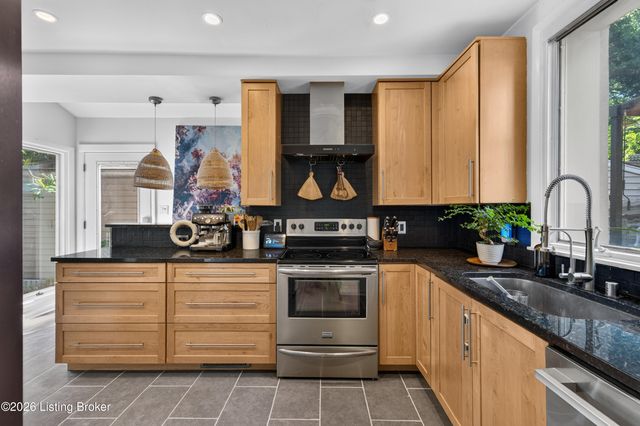 2410 Cross Hill Rd, Louisville, KY 40206