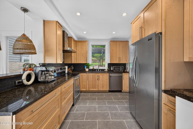 2410 Cross Hill Rd, Louisville, KY 40206