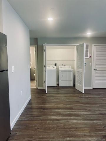 221 Eastview Drive 17, Central Islip, NY 11722