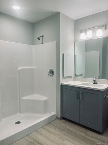 221 Eastview Drive 17, Central Islip, NY 11722