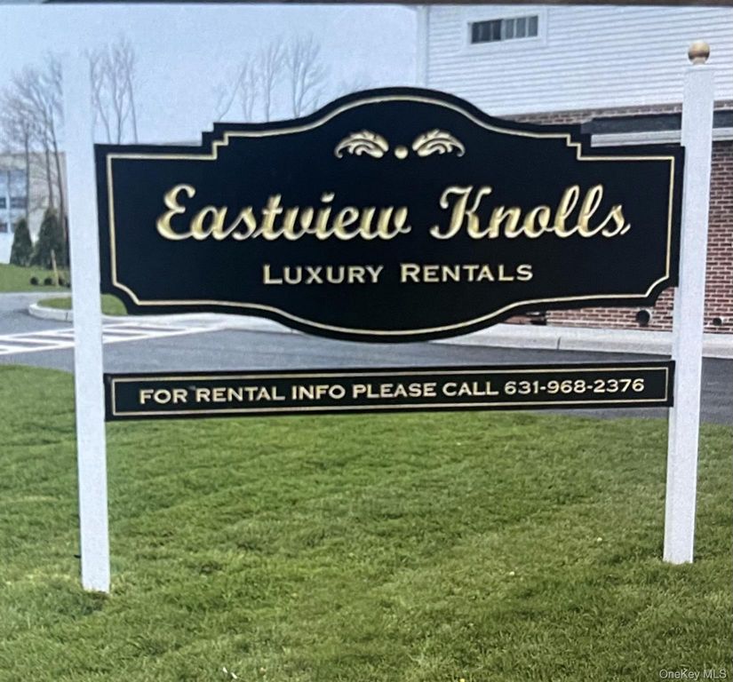 221 Eastview Drive 17, Central Islip, NY 11722