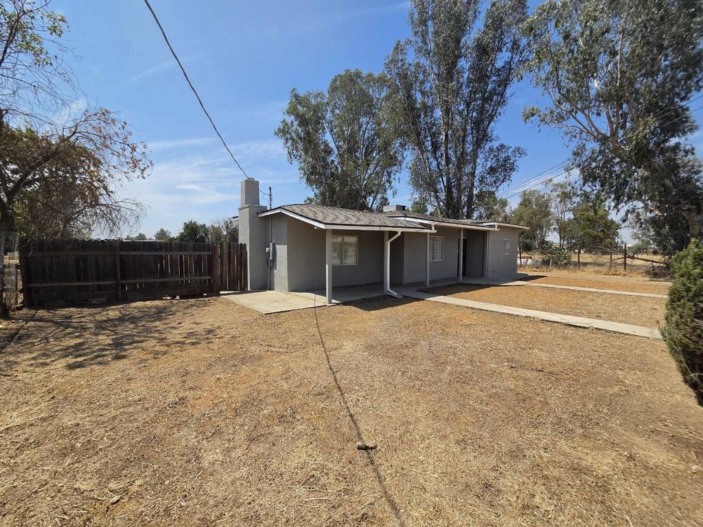 Image 1 of property listing at 25706 Ellis Street, Madera, CA 93638