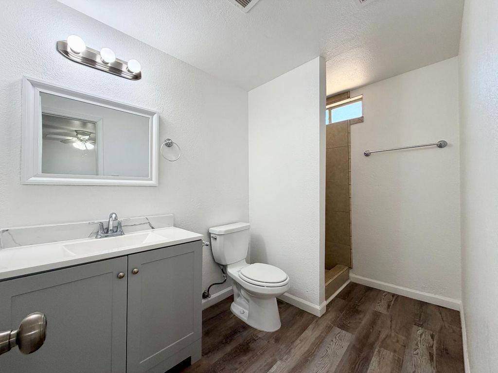 Image 12 of property listing at 25706 Ellis Street, Madera, CA 93638