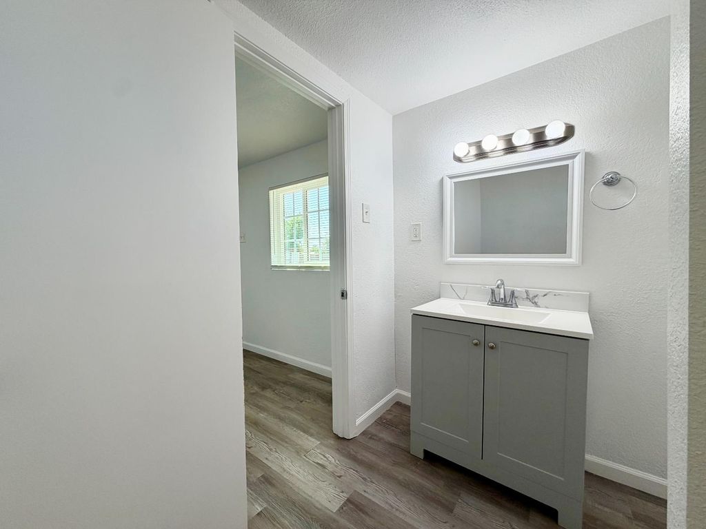 Image 19 of property listing at 25706 Ellis Street, Madera, CA 93638