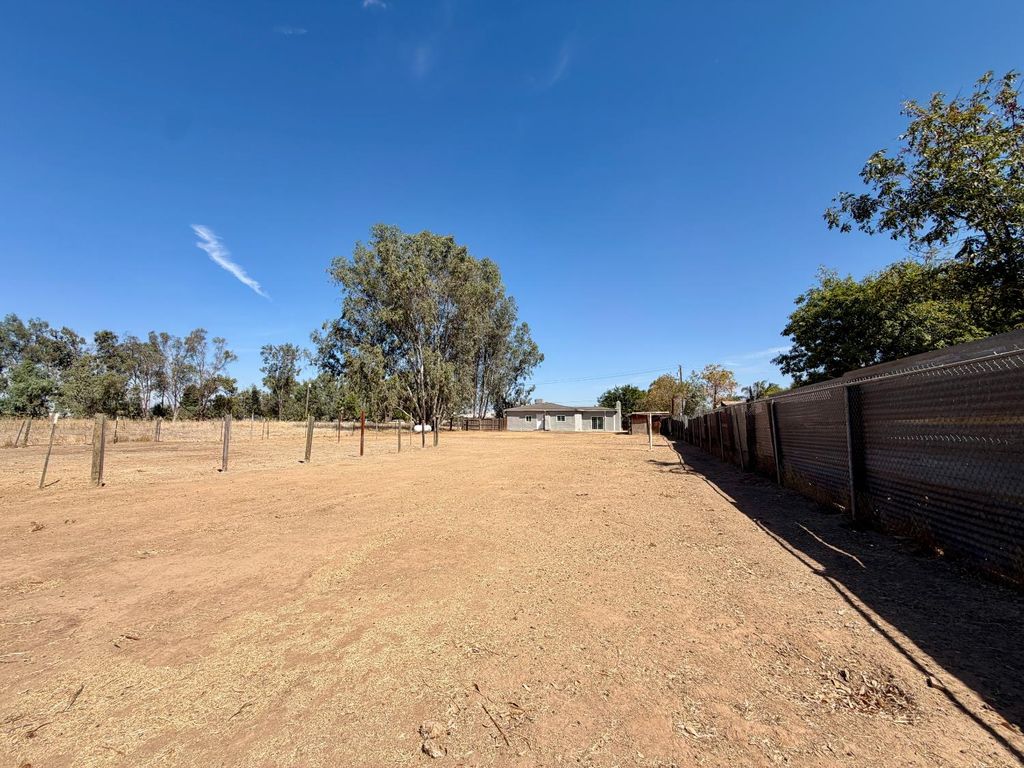 Image 22 of property listing at 25706 Ellis Street, Madera, CA 93638