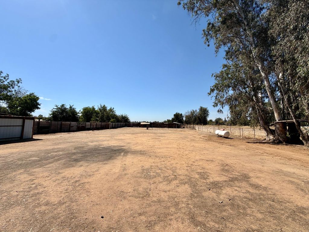 Image 23 of property listing at 25706 Ellis Street, Madera, CA 93638