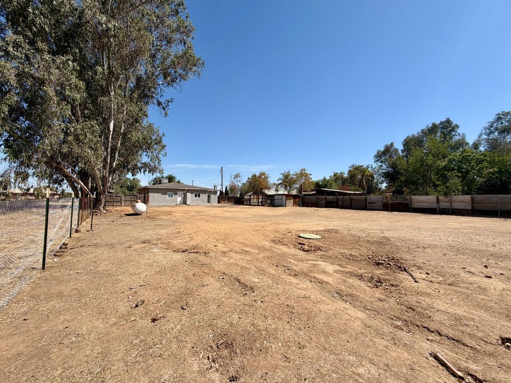 Image 24 of property listing at 25706 Ellis Street, Madera, CA 93638