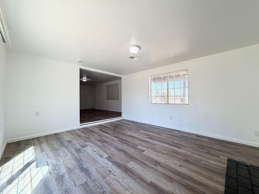 Image 5 of property listing at 25706 Ellis Street, Madera, CA 93638