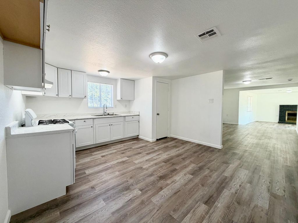 Image 6 of property listing at 25706 Ellis Street, Madera, CA 93638