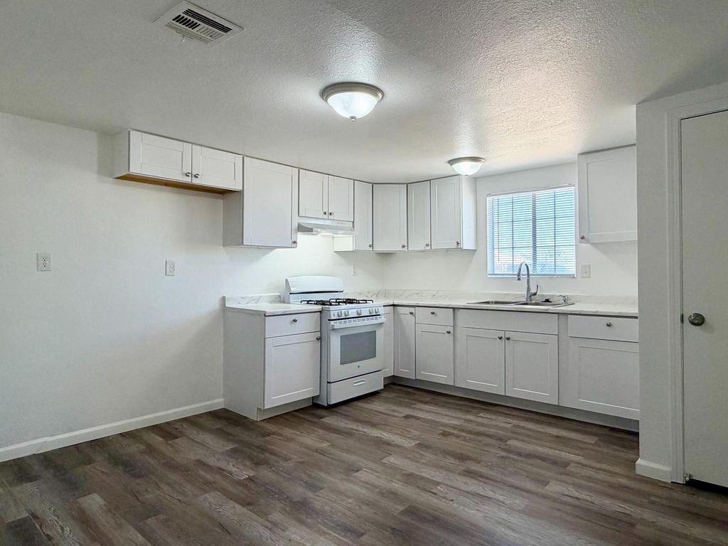 Image 8 of property listing at 25706 Ellis Street, Madera, CA 93638