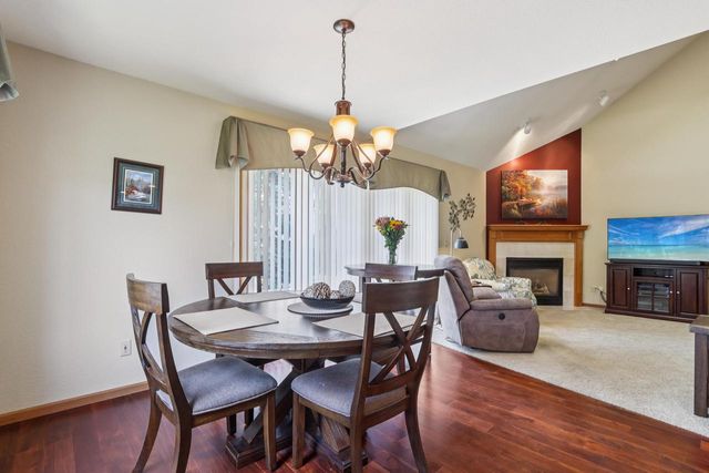 W203N16184 Pin Oak CIRCLE, Jackson, WI 53037