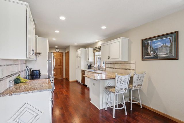 W203N16184 Pin Oak CIRCLE, Jackson, WI 53037