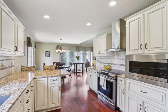 W203N16184 Pin Oak CIRCLE, Jackson, WI 53037