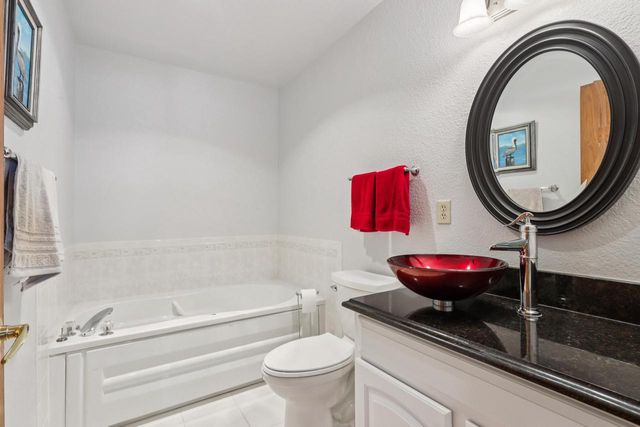 W203N16184 Pin Oak CIRCLE, Jackson, WI 53037