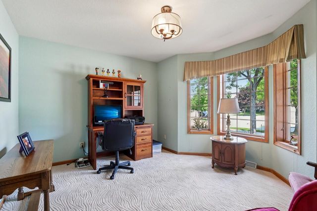 W203N16184 Pin Oak CIRCLE, Jackson, WI 53037